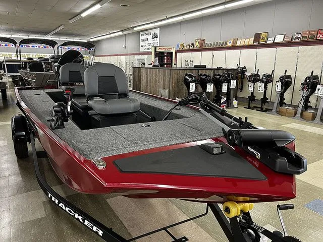 The Image of Tracker Panfish 17 2025 - undefined