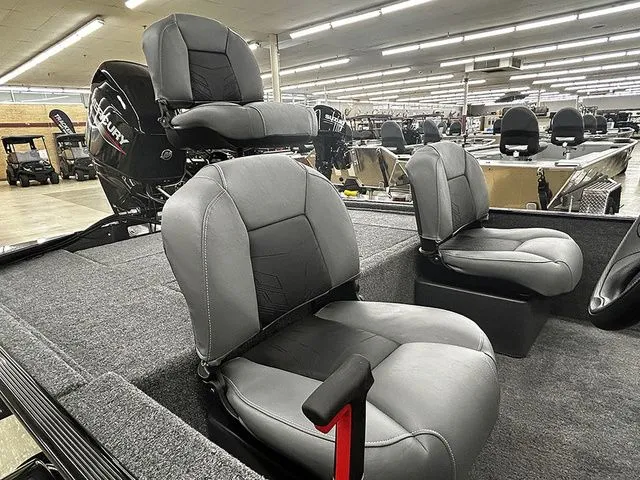 Slide: The Image of Tracker Bass Tracker Classic XL 2026 - 4