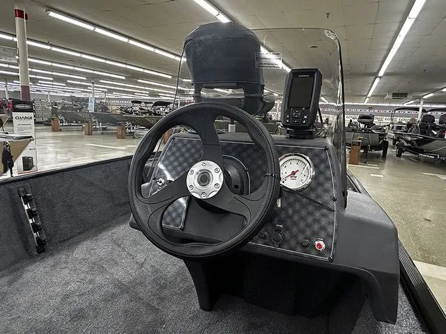 Slide: The Image of Tracker Bass Tracker Classic XL 2026 - 5