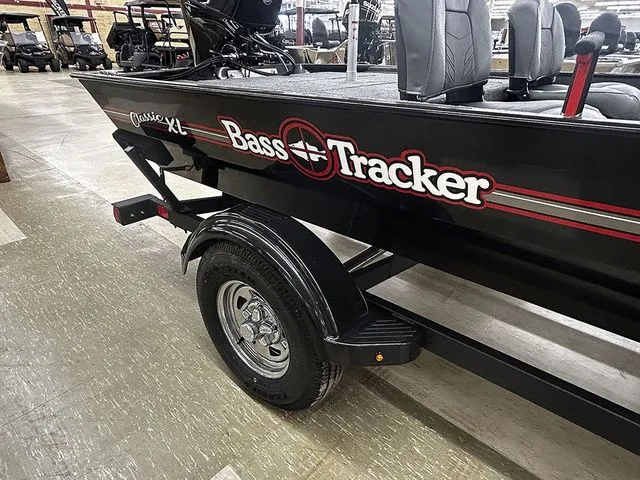Slide: The Image of Tracker Bass Tracker Classic XL 2026 - 8