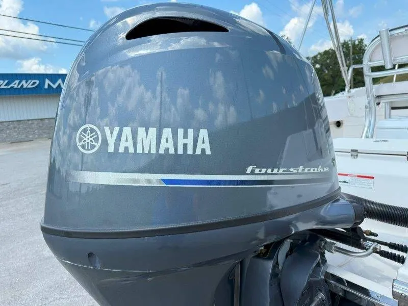 Slide: The Image of Robalo R180 Center Console 2019 - 14