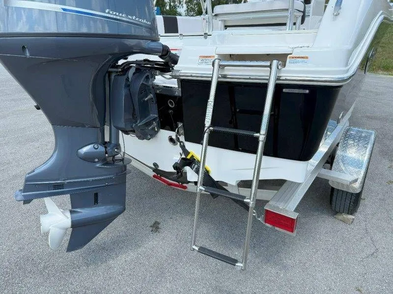 Slide: The Image of Robalo R180 Center Console 2019 - 17