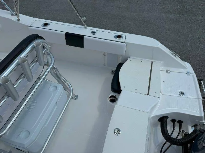 Slide: The Image of Robalo R180 Center Console 2019 - 18
