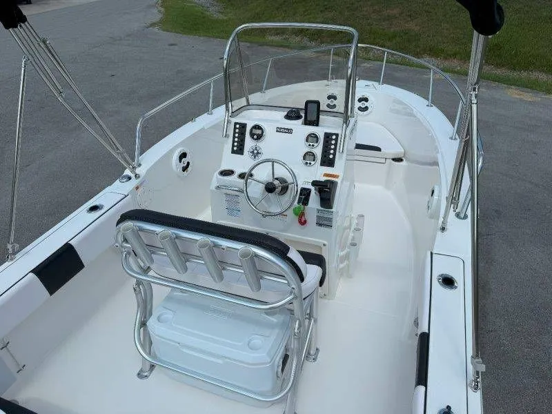 Slide: The Image of Robalo R180 Center Console 2019 - 19