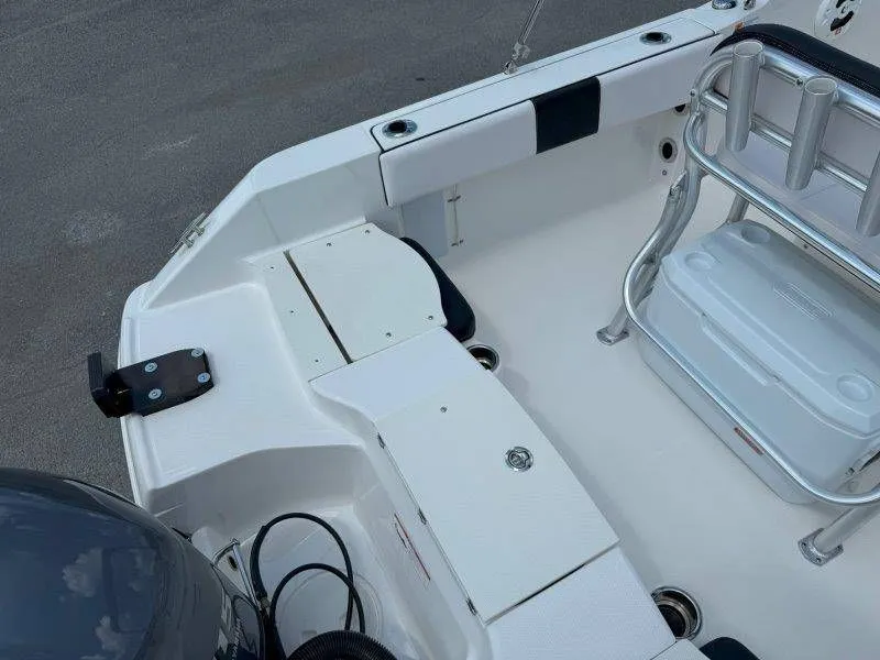 Slide: The Image of Robalo R180 Center Console 2019 - 22