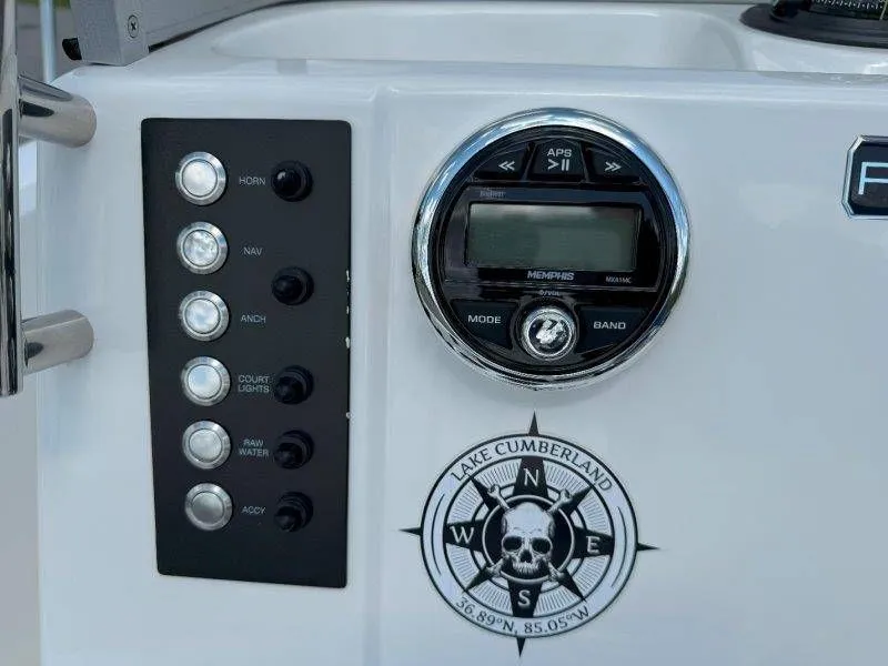 Slide: The Image of Robalo R180 Center Console 2019 - 24