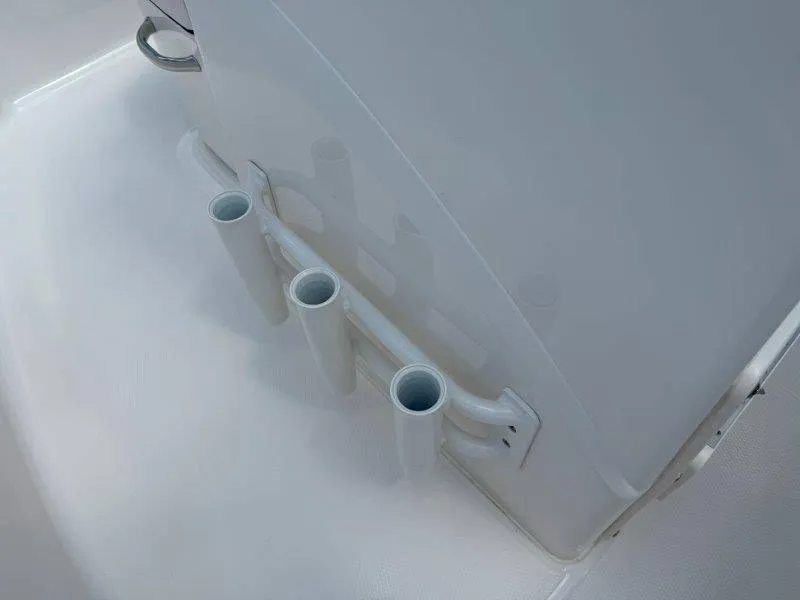 Slide: The Image of Robalo R180 Center Console 2019 - 26