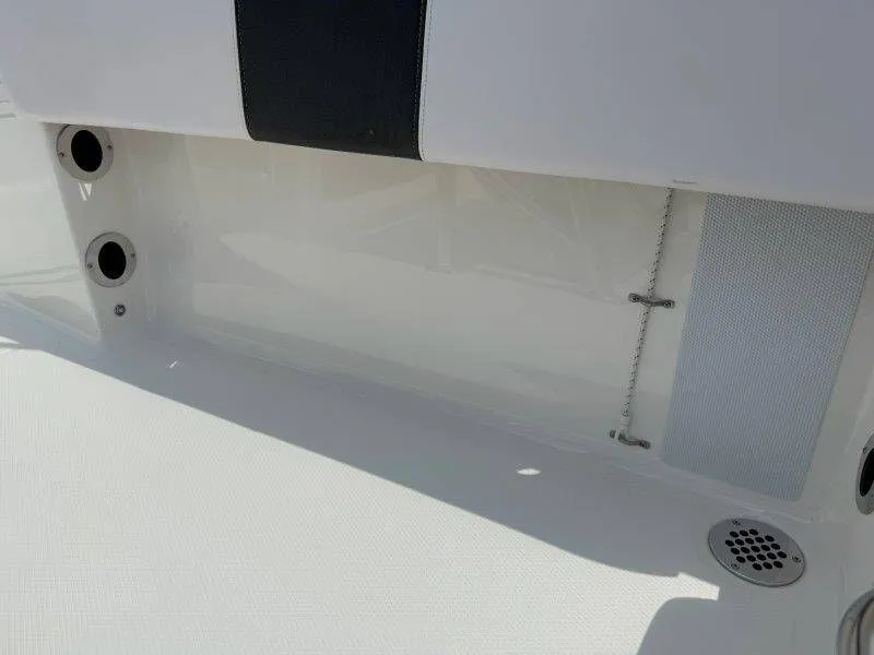 Slide: The Image of Robalo R180 Center Console 2019 - 38