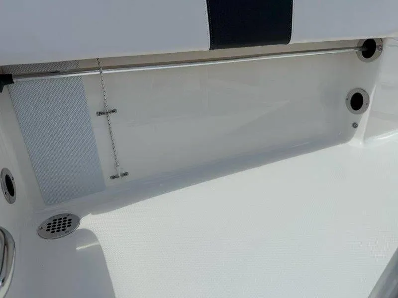Slide: The Image of Robalo R180 Center Console 2019 - 39