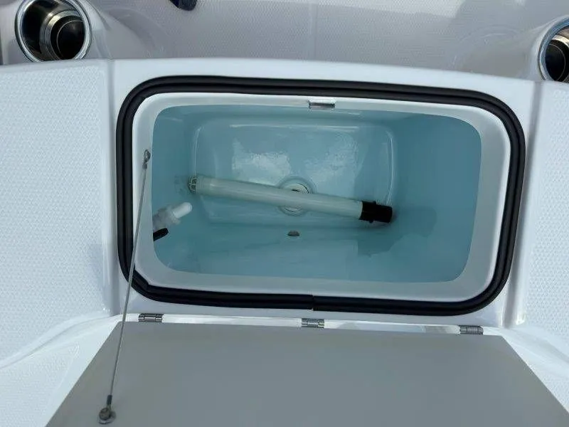 Slide: The Image of Robalo R180 Center Console 2019 - 40