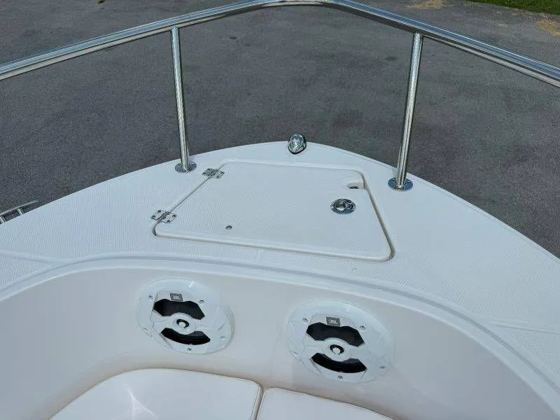Slide: The Image of Robalo R180 Center Console 2019 - 43