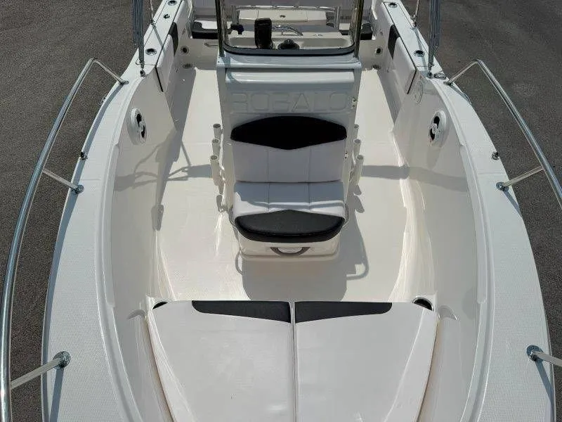 Slide: The Image of Robalo R180 Center Console 2019 - 44