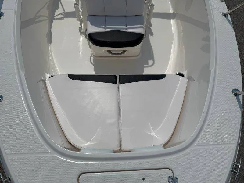 Slide: The Image of Robalo R180 Center Console 2019 - 45