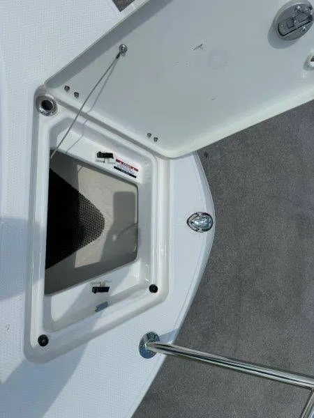 Slide: The Image of Robalo R180 Center Console 2019 - 46