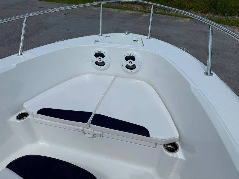 Slide: The Image of Robalo R180 Center Console 2019 - 47