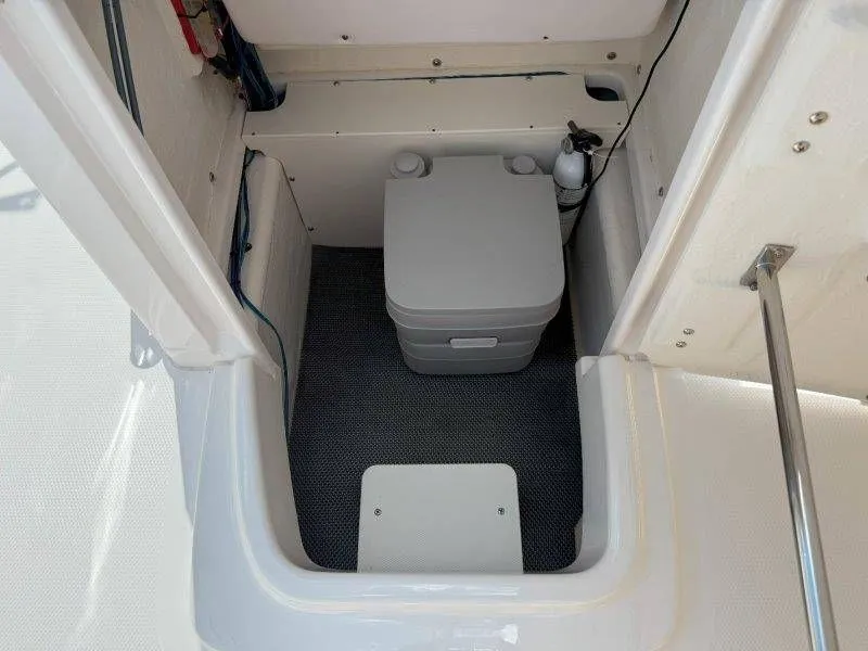 Slide: The Image of Robalo R180 Center Console 2019 - 48