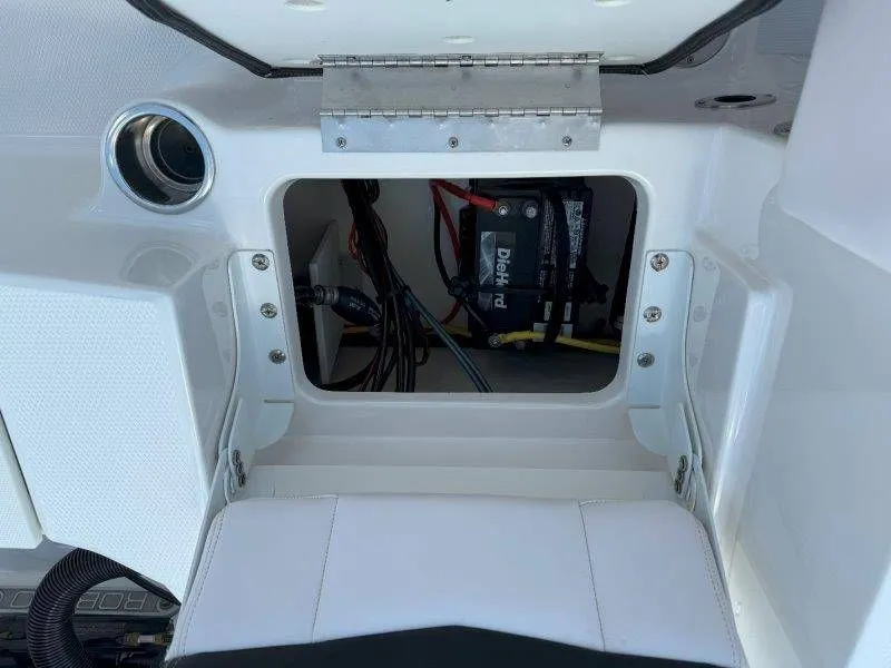 Slide: The Image of Robalo R180 Center Console 2019 - 54