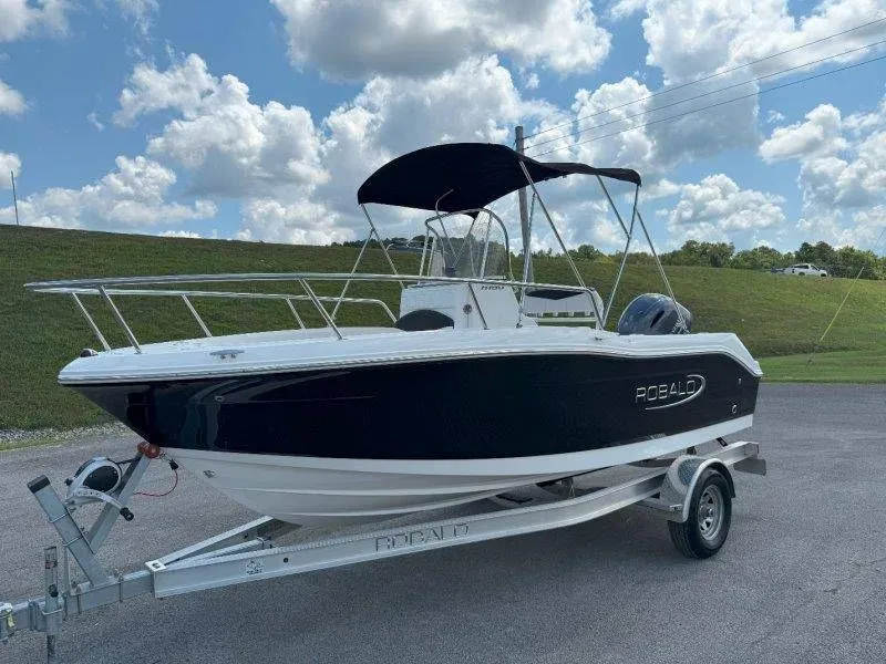 Slide: The Image of Robalo R180 Center Console 2019 - 68