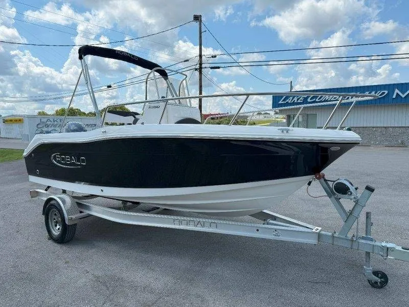 Slide: The Image of Robalo R180 Center Console 2019 - 8