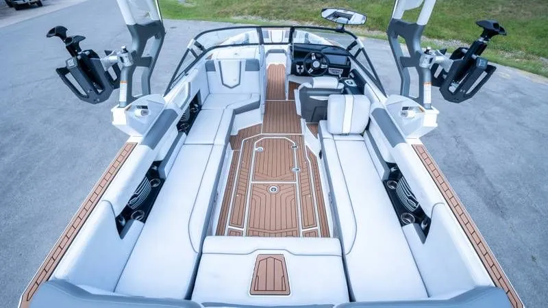 Slide: The Image of Nautique G25 2018 - 18