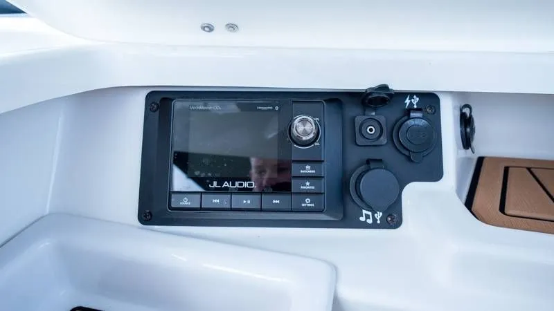 Slide: The Image of Nautique G25 2018 - 19