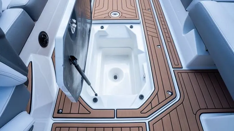 Slide: The Image of Nautique G25 2018 - 25