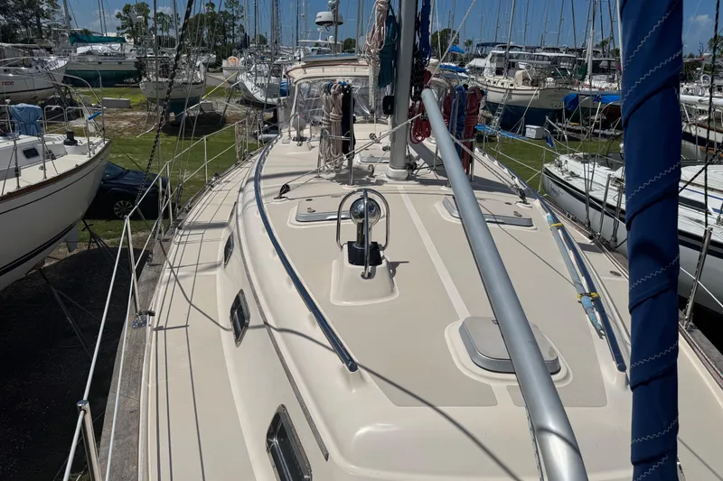 Slide: The Image of 2004 Island Packet 420 sailboat on land, surrounded by other boats in a marina. - 49