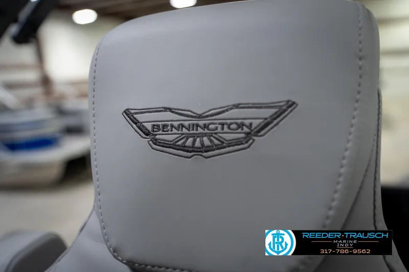 Slide: The Image of Throttle control of 2026 Bennington 26 MSB boat with speed adjustment buttons. - 41