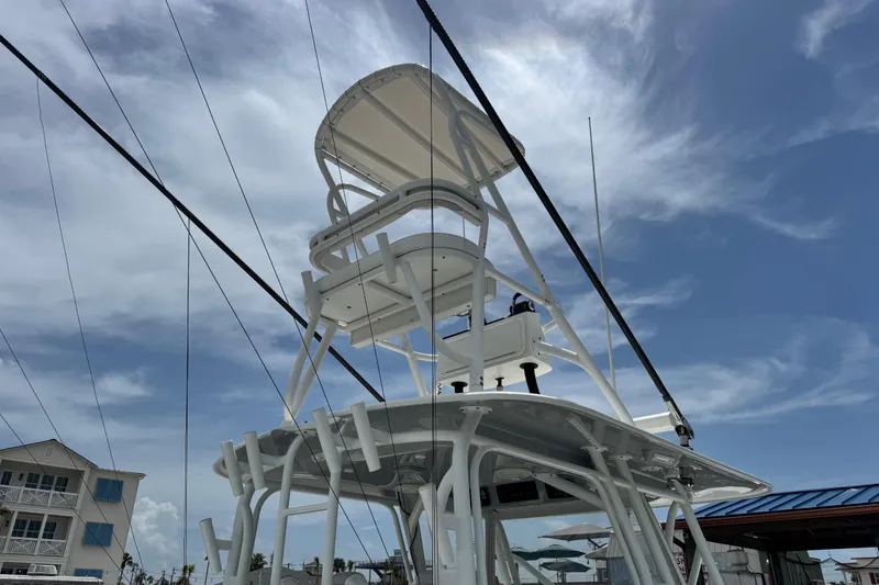 Slide: The Image of Tower structure on a 2018 Freeman 42 boat against a cloudy sky. - 14