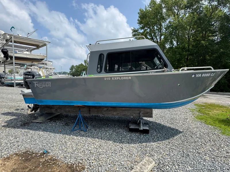 Slide: The Image of Raider 210 Explorer 2022 - 0