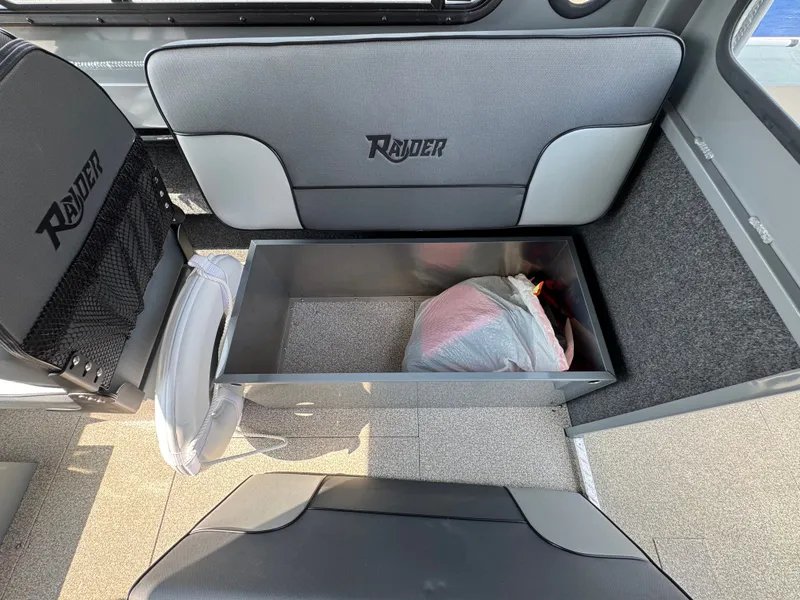 Slide: The Image of Raider 210 Explorer 2022 - 15