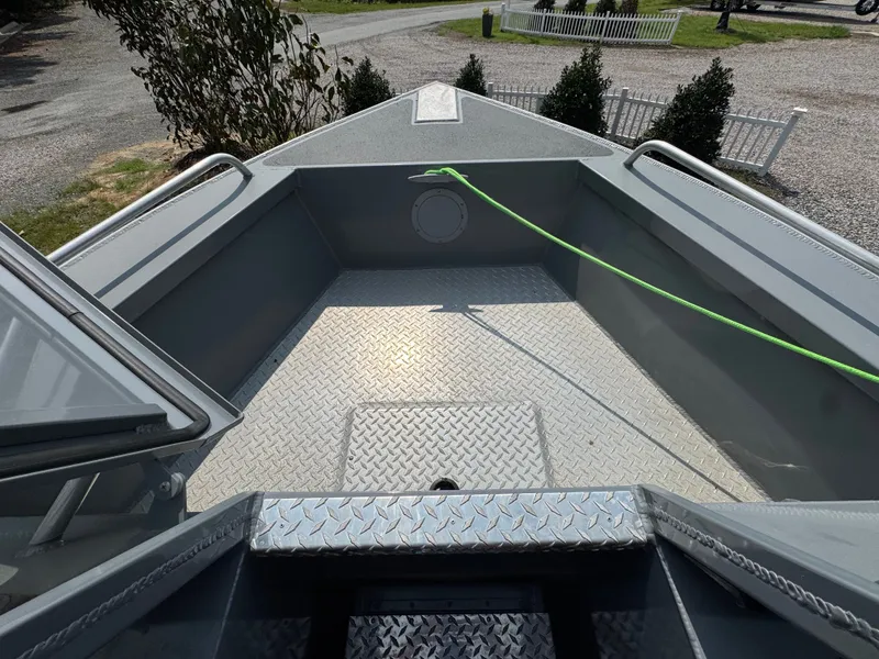 Slide: The Image of Raider 210 Explorer 2022 - 21