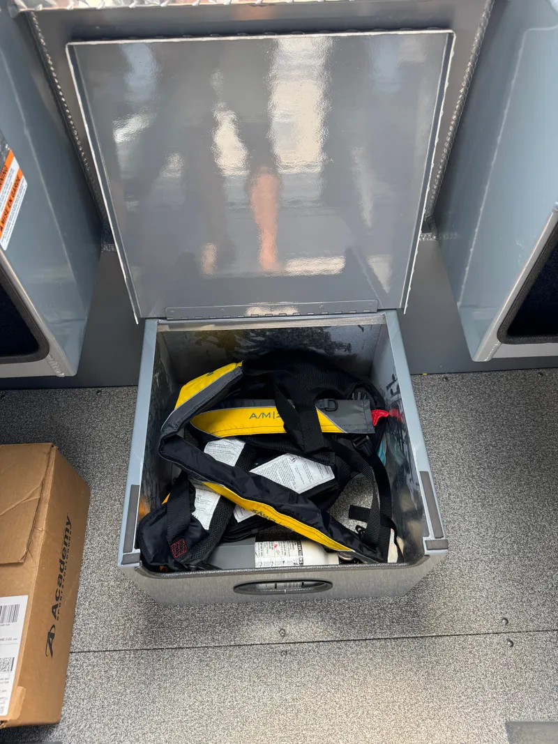 Slide: The Image of Raider 210 Explorer 2022 - 25