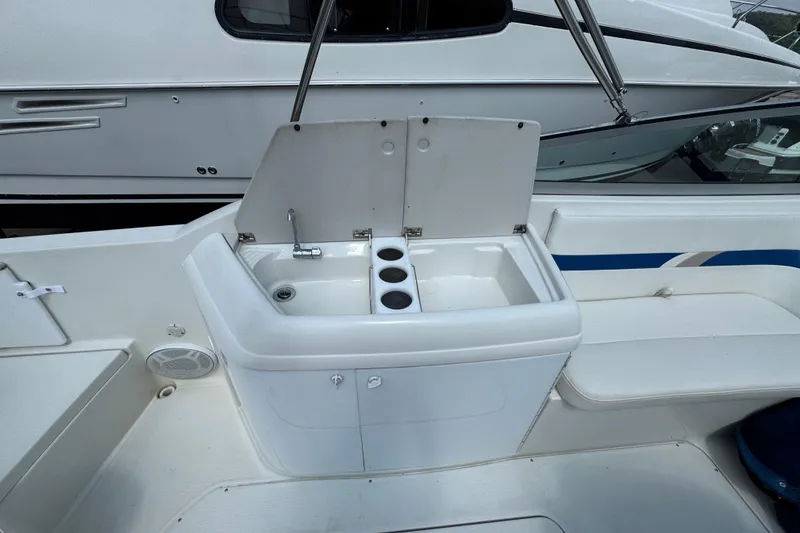 Slide: The Image of Garmin GPS display on 2001 Formula 280 Bowrider showing navigation map. - 22