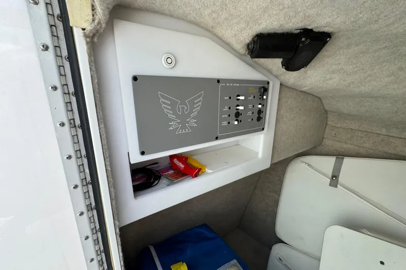 Slide: The Image of Boat stereo system on 2001 Formula 280 Bowrider dashboard, featuring Bluetooth and USB connectivity. - 28