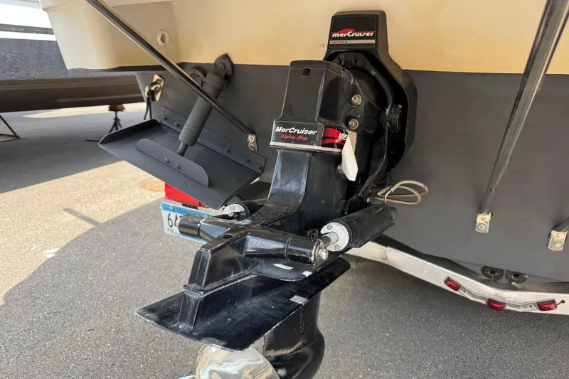 Slide: The Image of 2001 Formula 280 Bowrider with MerCruiser Alpha One outdrive, rear view. - 43