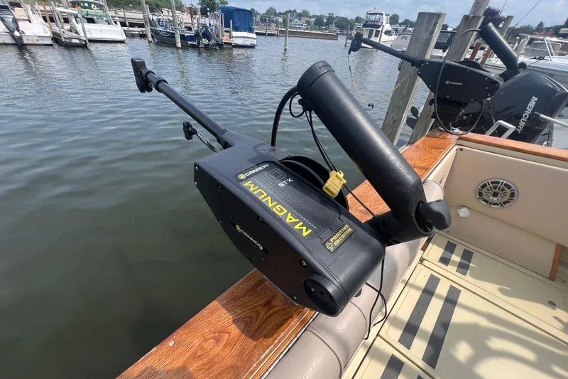Slide: The Image of 1986 Sea Ray 270 Amberjack with Cannon Magnum downrigger at marina dock. - 10