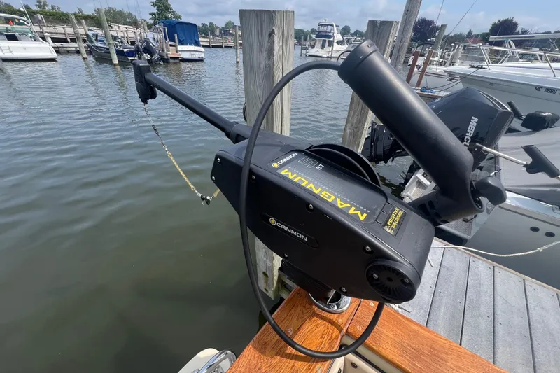 Slide: The Image of Downrigger on 1986 Sea Ray 270 Amberjack at marina dock. - 11
