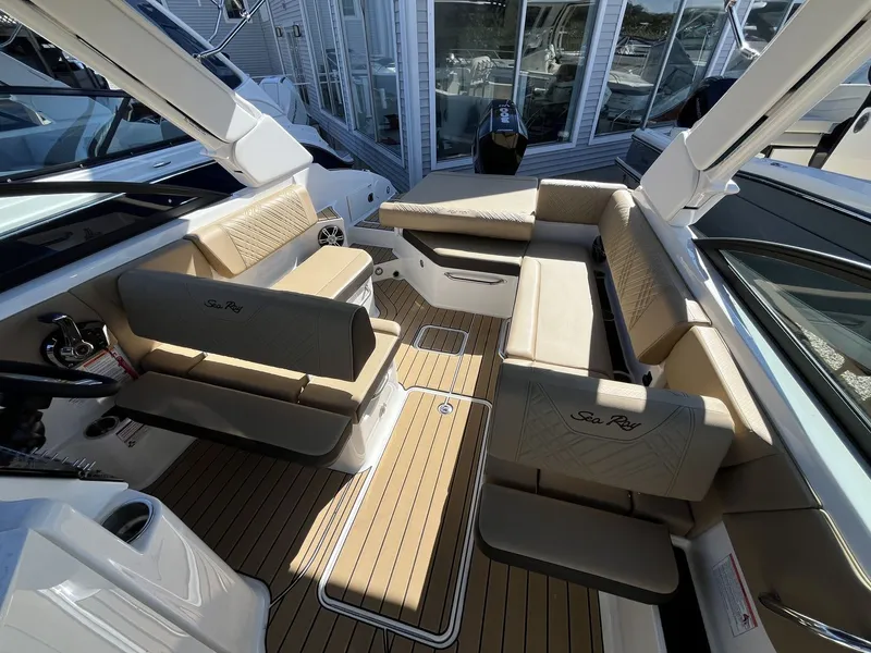 Slide: The Image of Sea Ray SDX 250 Outboard 2026 - 8