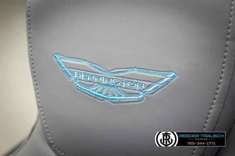 Slide: The Image of Bennington 22 MSBSE 2026 boat seat with embroidered logo, Reeder-Trausch Marine branding. - 40