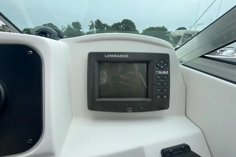 Slide: The Image of Lowrance fishfinder on 2002 Hydra-Sports 202 DC boat dashboard. - 16