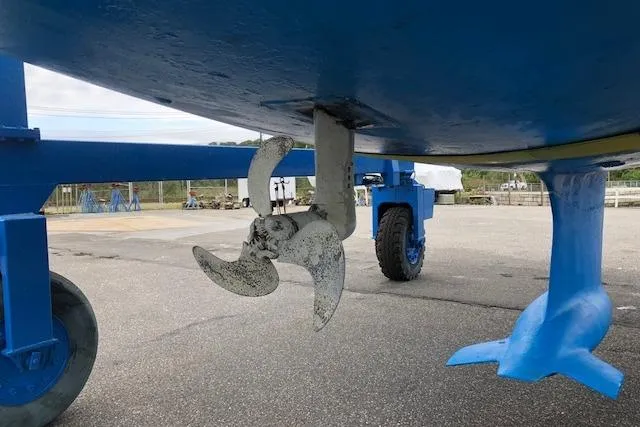 Slide: The Image of Propeller and keel of 1999 Sweden Yachts 45 on dry dock. - 25