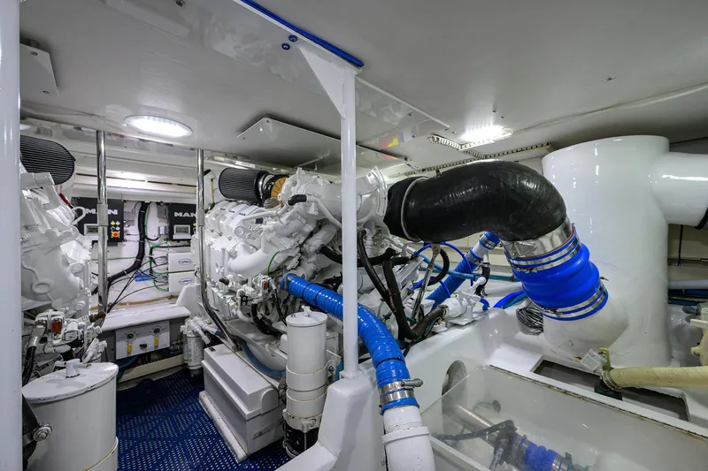 Slide: The Image of Viking 53 Convertible 1998 - 55