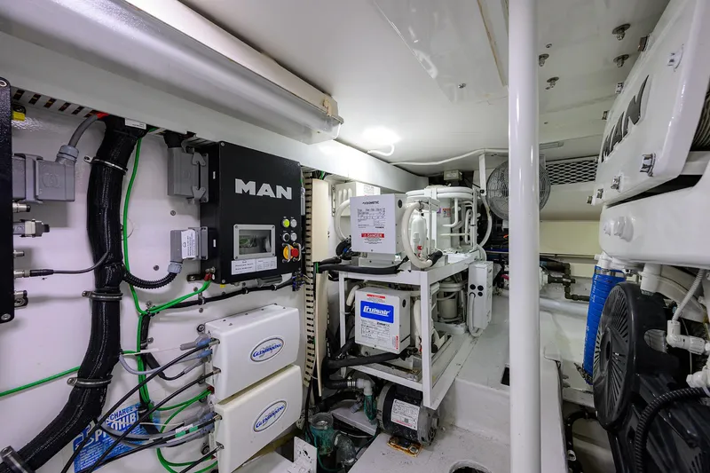 Slide: The Image of Viking 53 Convertible 1998 - 59