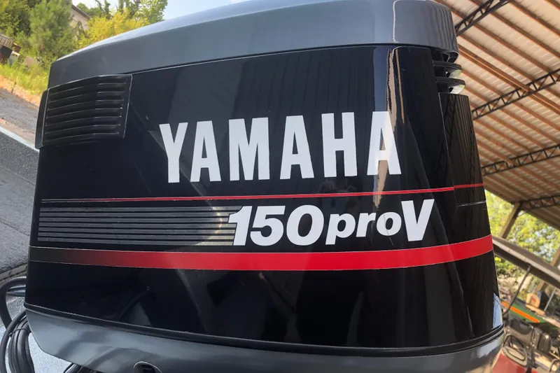 Slide: The Image of Yamaha 150 Pro V outboard motor on 1993 Ranger Comanche 482v boat. - 13