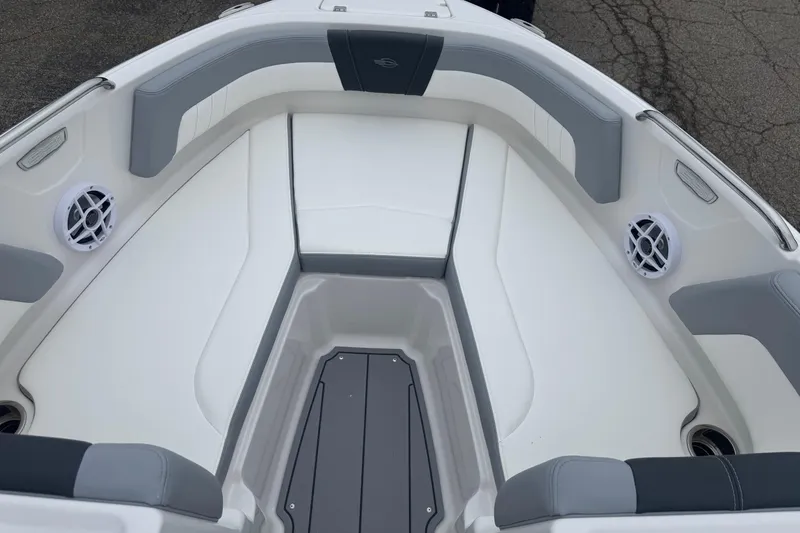 Slide: The Image of Engine compartment of 2026 Chaparral 21 SSi boat, featuring a powerful 4.5L 250 HP engine. - 26