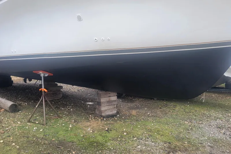 Slide: The Image of New Bottom Paint Stbd - 57