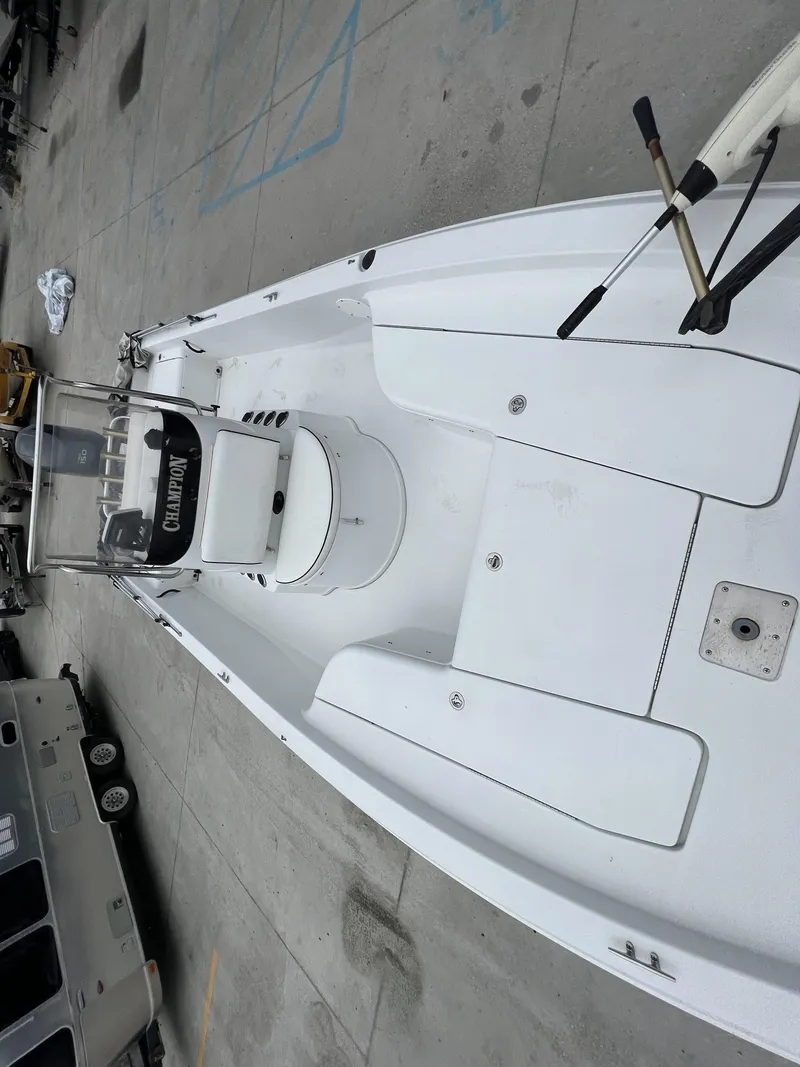 Slide: The Image of Champion 22 Bay 2007 - 10