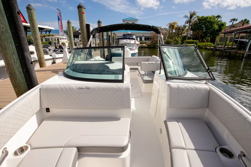 Slide: The Image of Sea Ray SDX 250 Outboard 2026 - 15