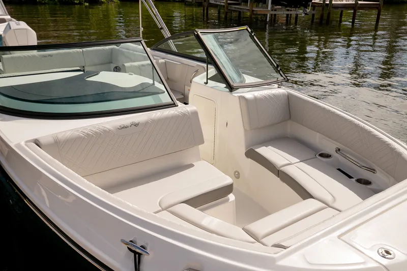 Slide: The Image of Sea Ray SDX 250 Outboard 2026 - 2